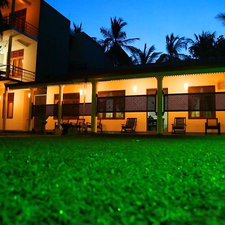 Vishmee Holiday Inn Embilipitiya Dış mekan fotoğraf