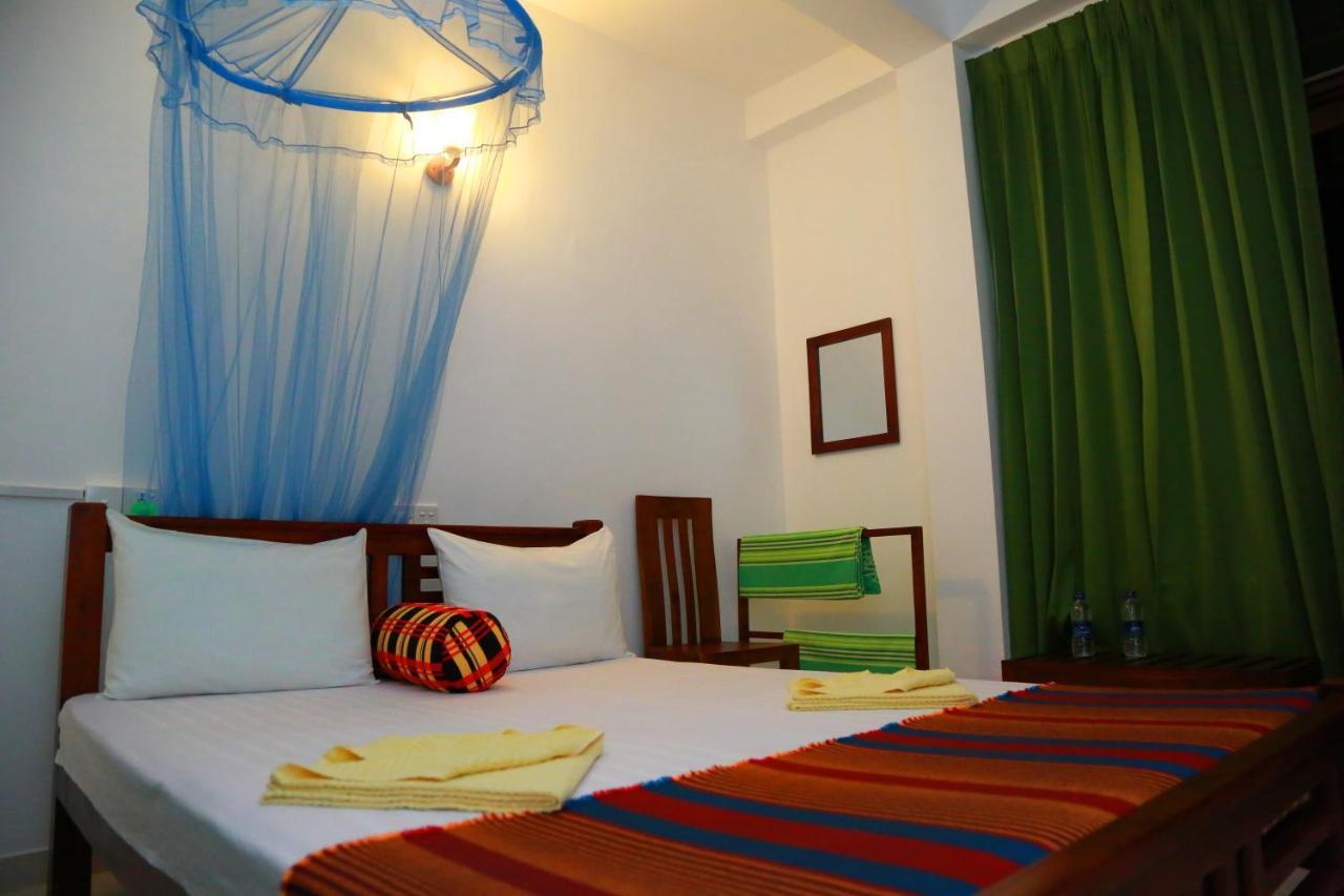 Vishmee Holiday Inn Embilipitiya Dış mekan fotoğraf