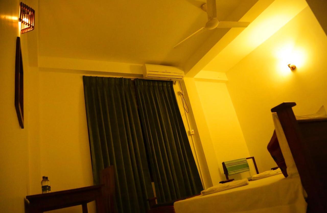 Vishmee Holiday Inn Embilipitiya Dış mekan fotoğraf
