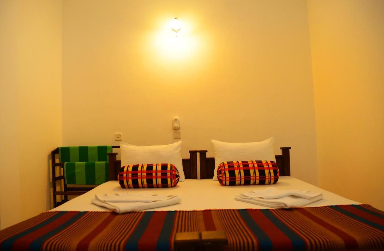 Vishmee Holiday Inn Embilipitiya Dış mekan fotoğraf
