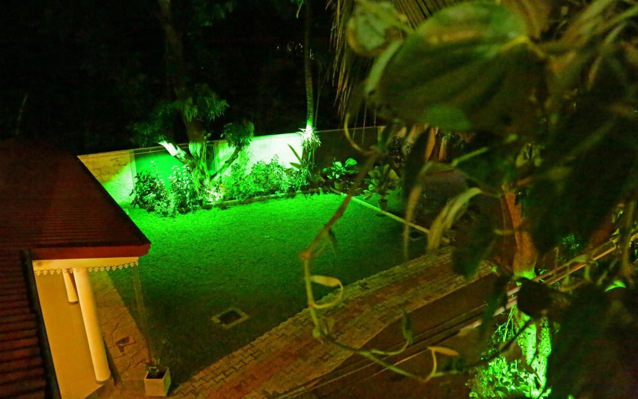 Vishmee Holiday Inn Embilipitiya Dış mekan fotoğraf