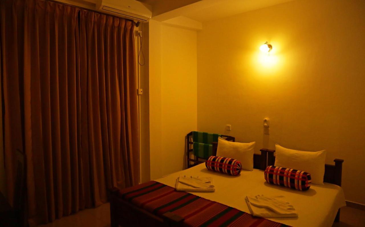 Vishmee Holiday Inn Embilipitiya Dış mekan fotoğraf